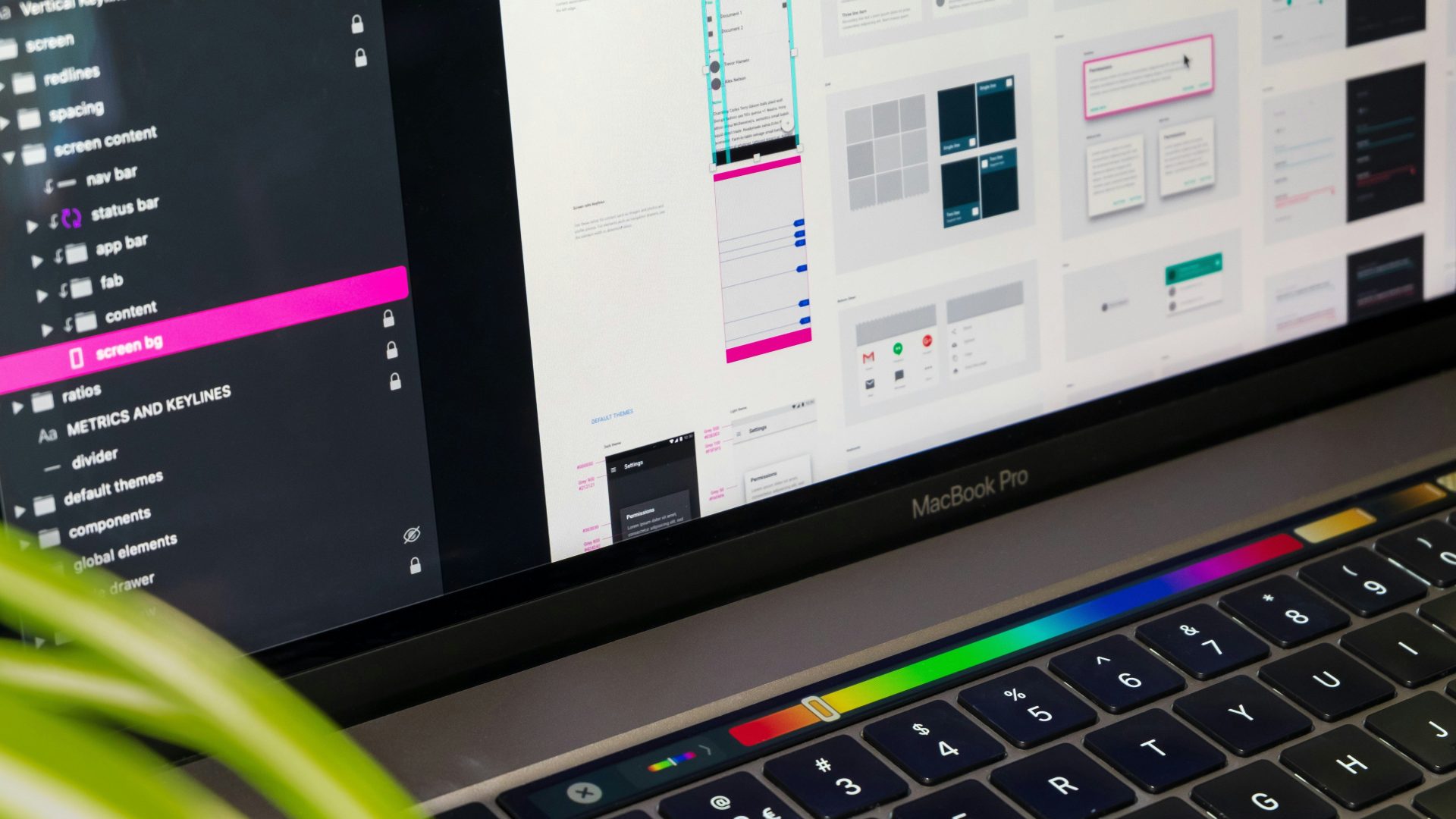 MacBook Pro zeigt Computersymbole an